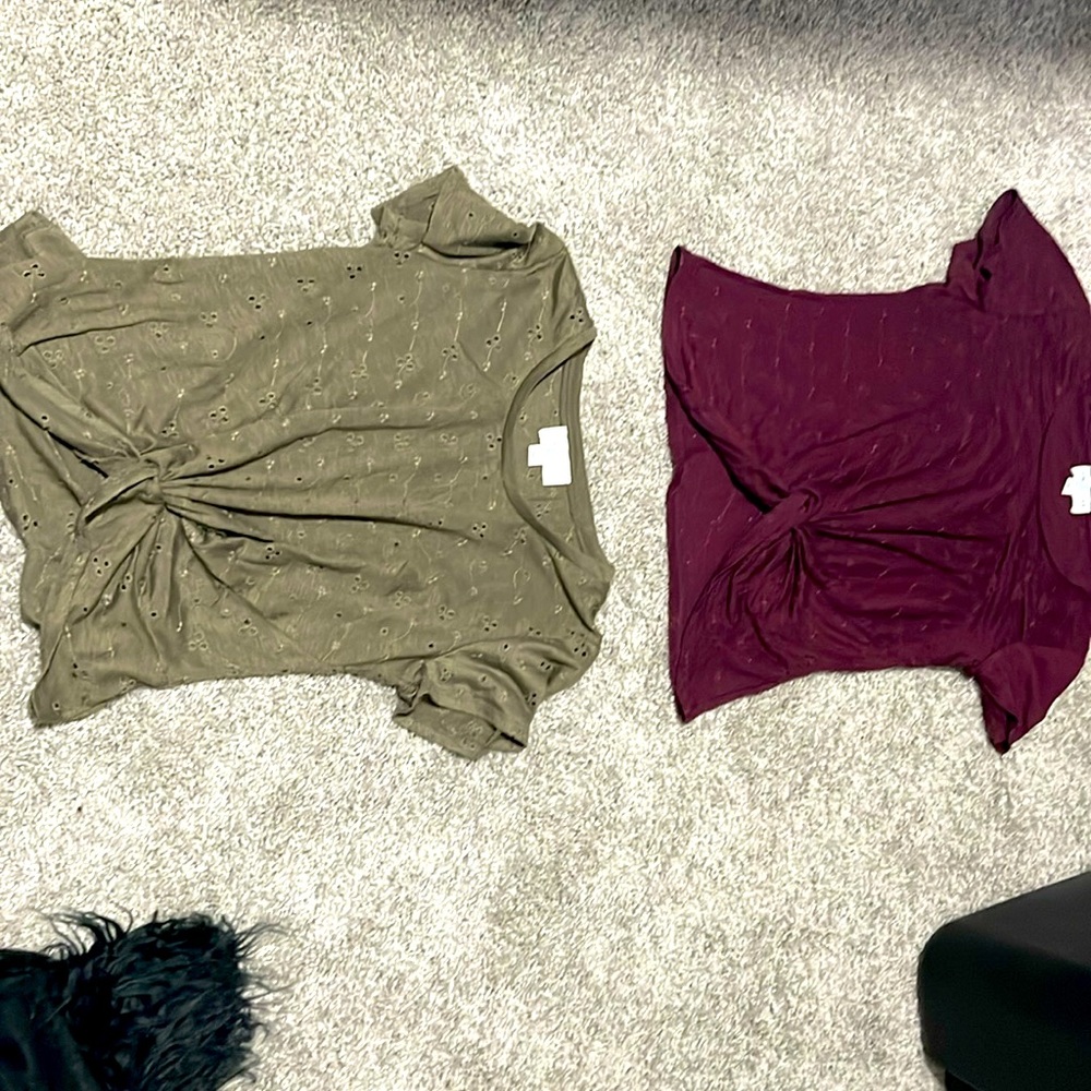 Jun&Ivy red and green t-shirts